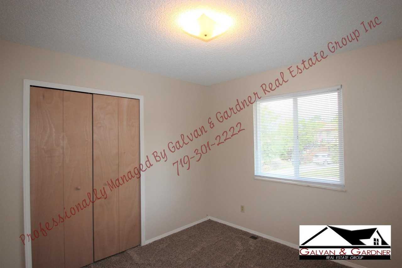 3645 Suncrest Ct - Photo 5 of 9