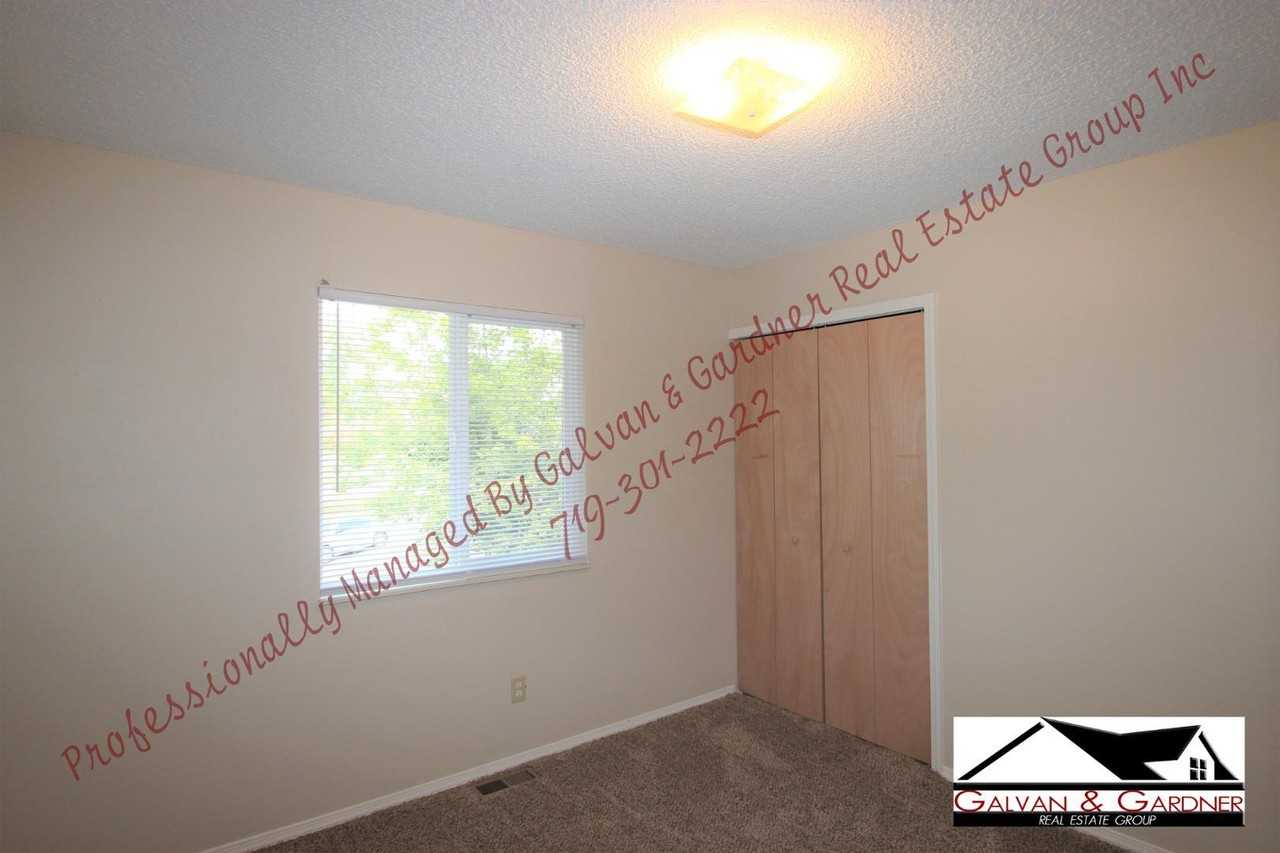 3645 Suncrest Ct - Photo 6 of 9