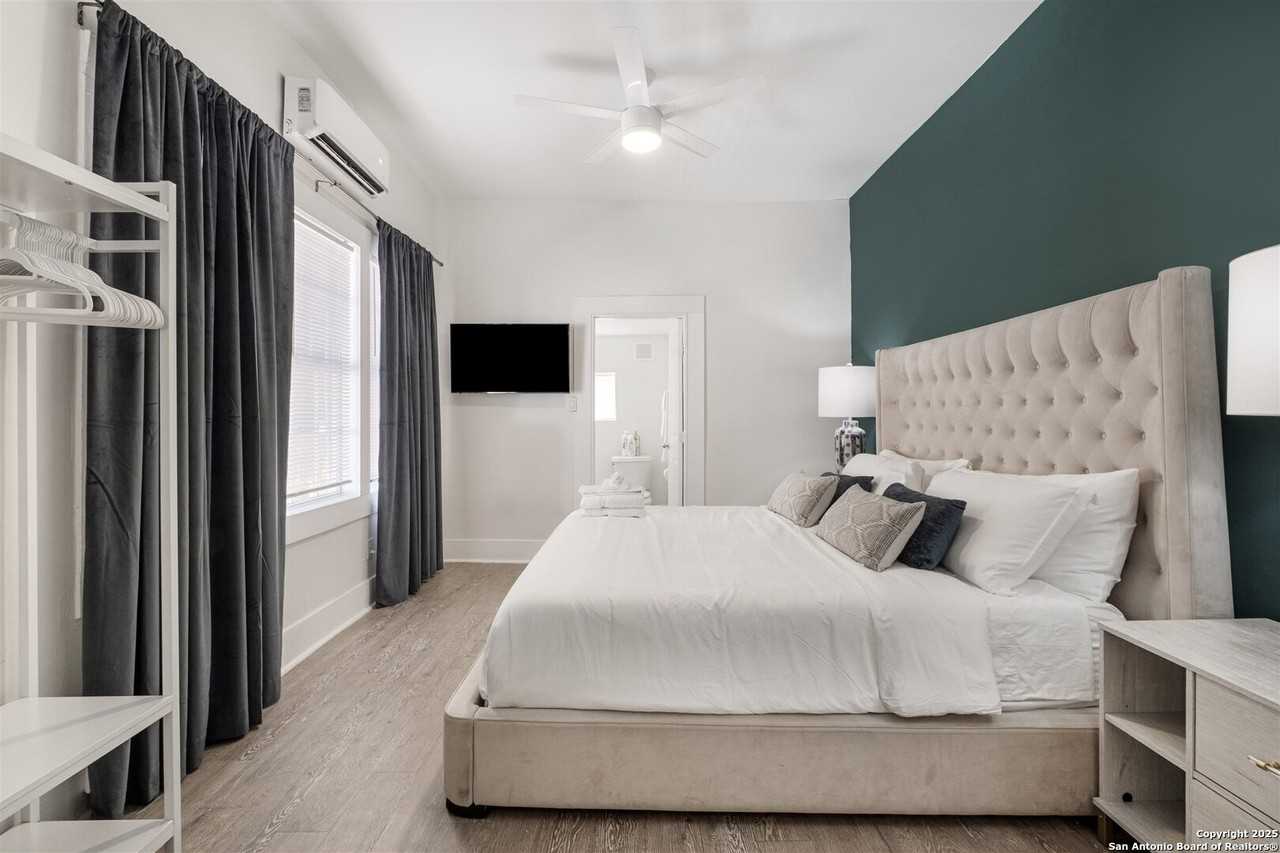 302 E Cevallos #2 - Photo 4 of 7