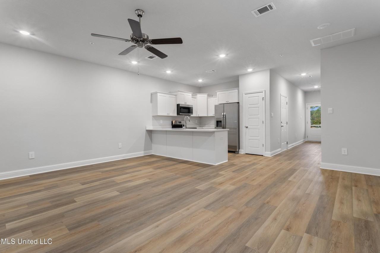 111 Harper Grove Cir - Photo 7 of 26