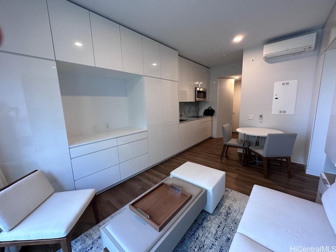 987 Queen St #325 - Photo 2 of 8