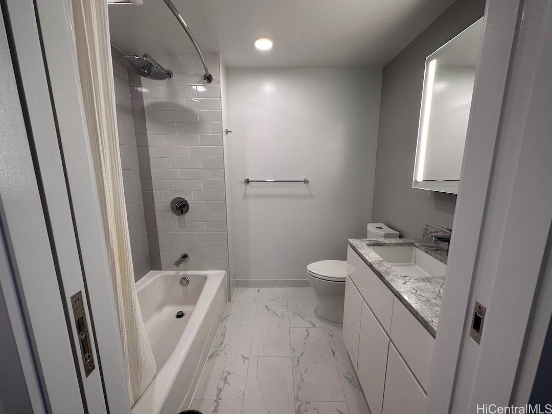 987 Queen St #325 - Photo 4 of 8