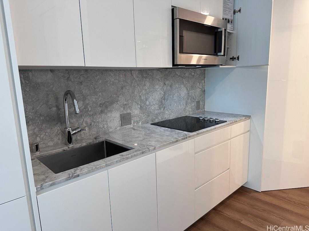 987 Queen St #325 - Photo 5 of 8