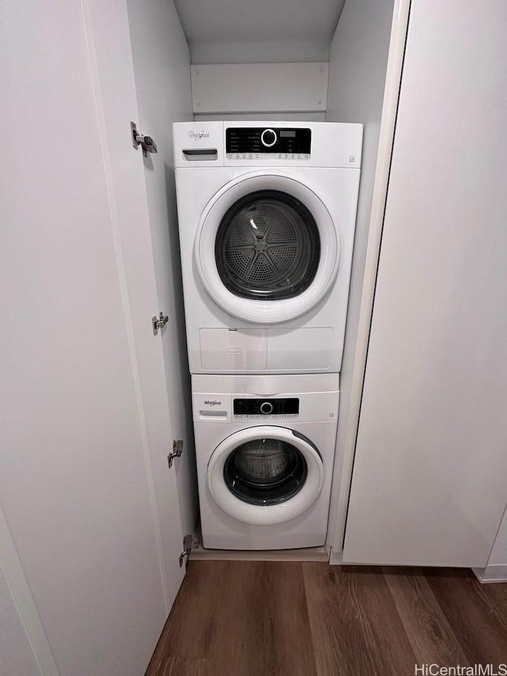 987 Queen St #325 - Photo 6 of 8