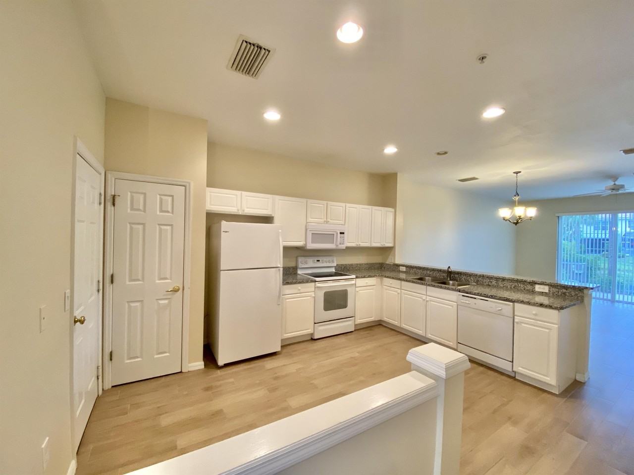 909 Hampton Cir #1 - Photo 4 of 44