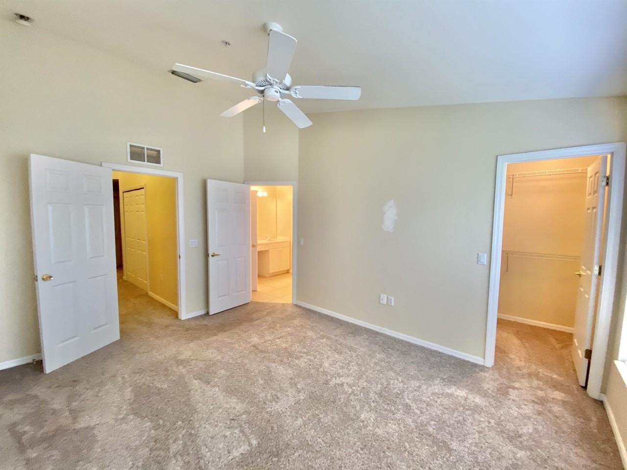 909 Hampton Cir #1 - Photo 5 of 44