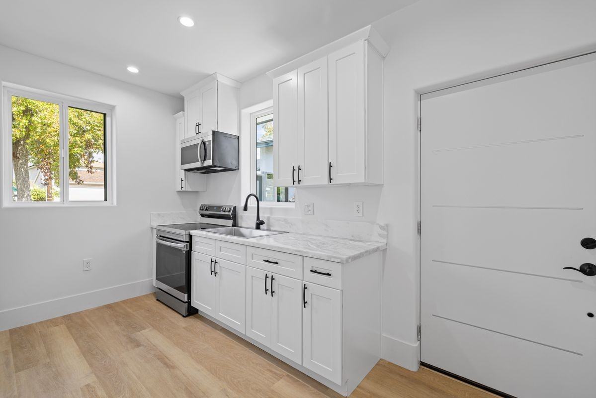 14860 Envoy St - Photo 7 of 20