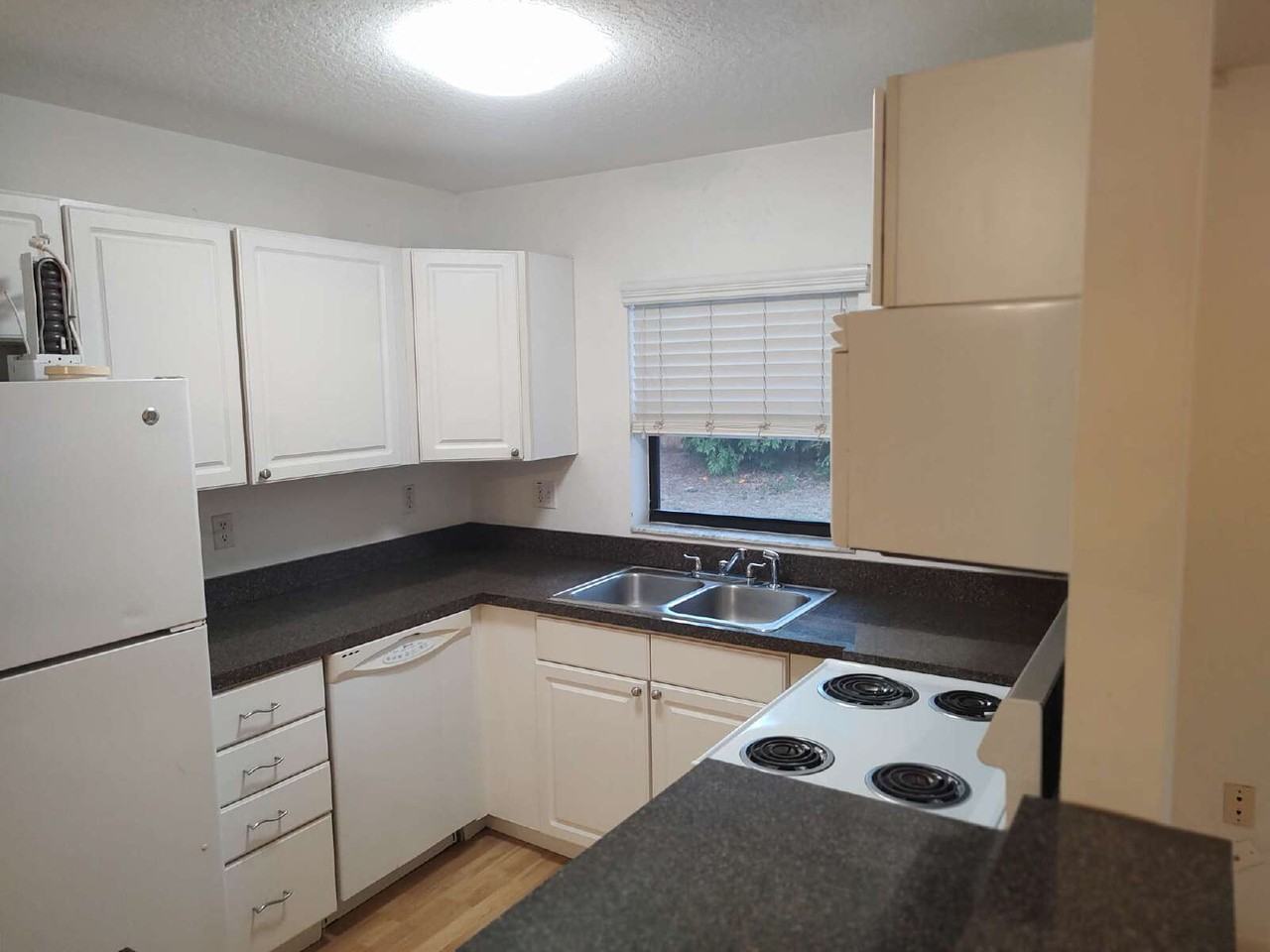 11050 Pickering Lane - Photo 7 of 22