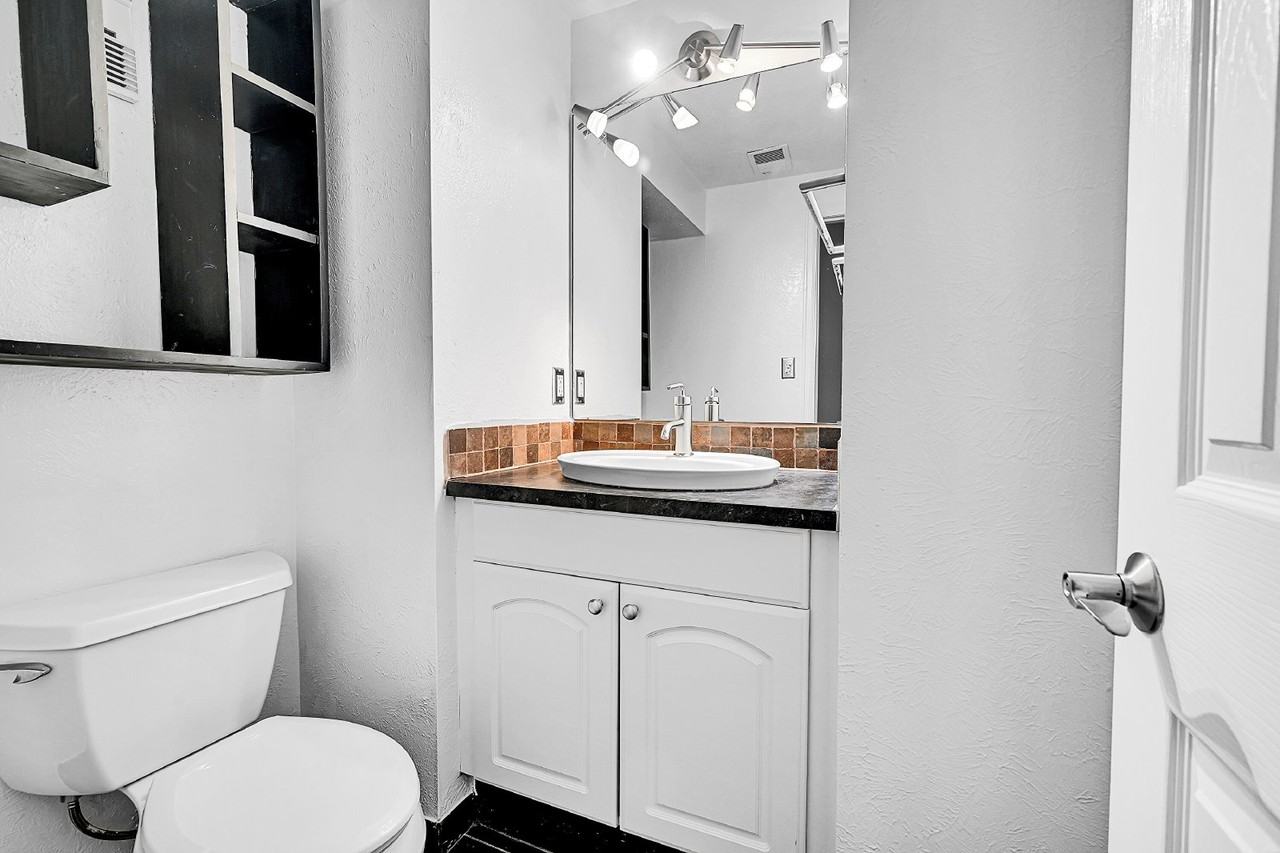 1641 9th St - Photo 3 of 28