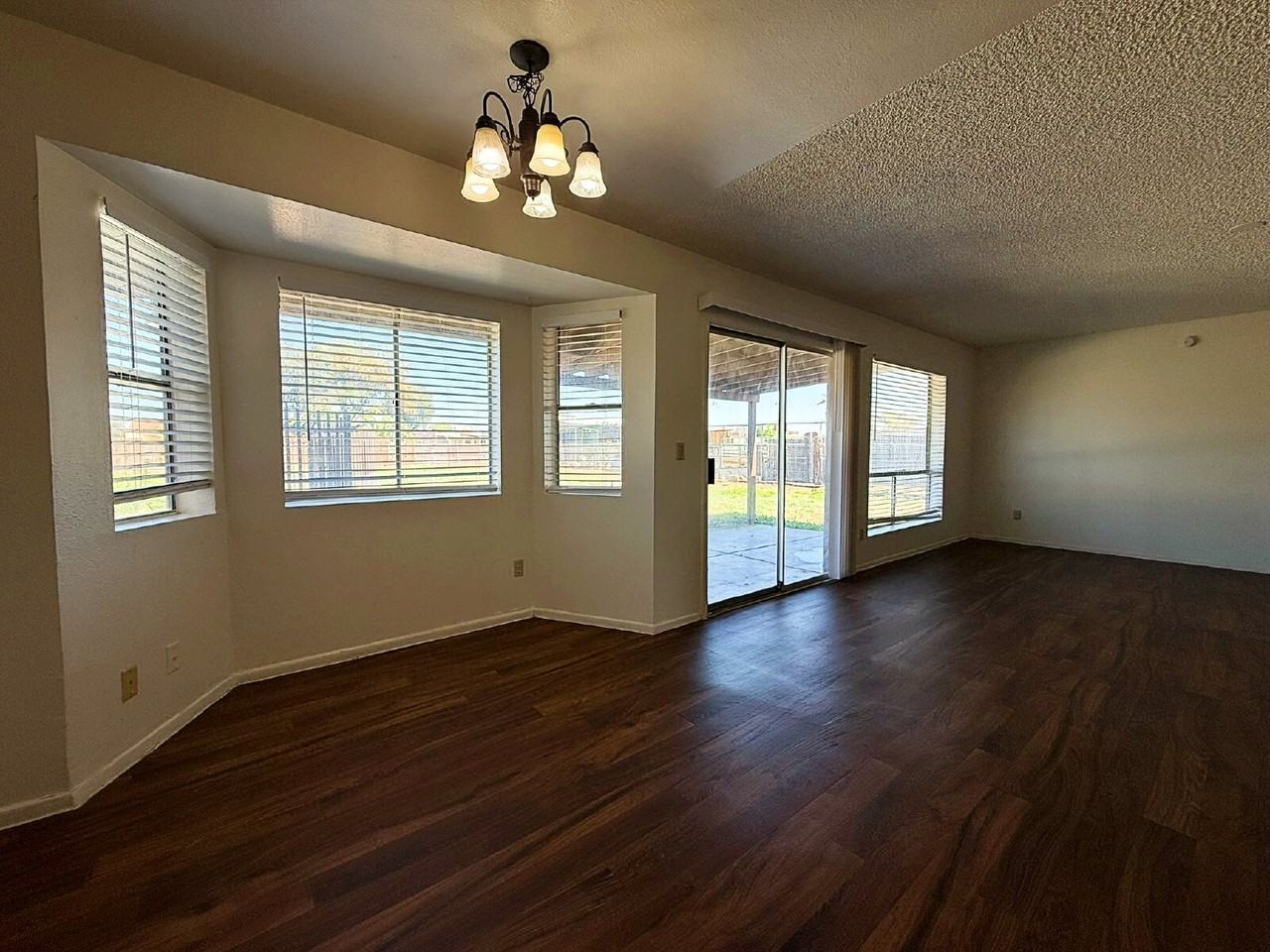 6218 W Marconi Ave - Photo 6 of 18