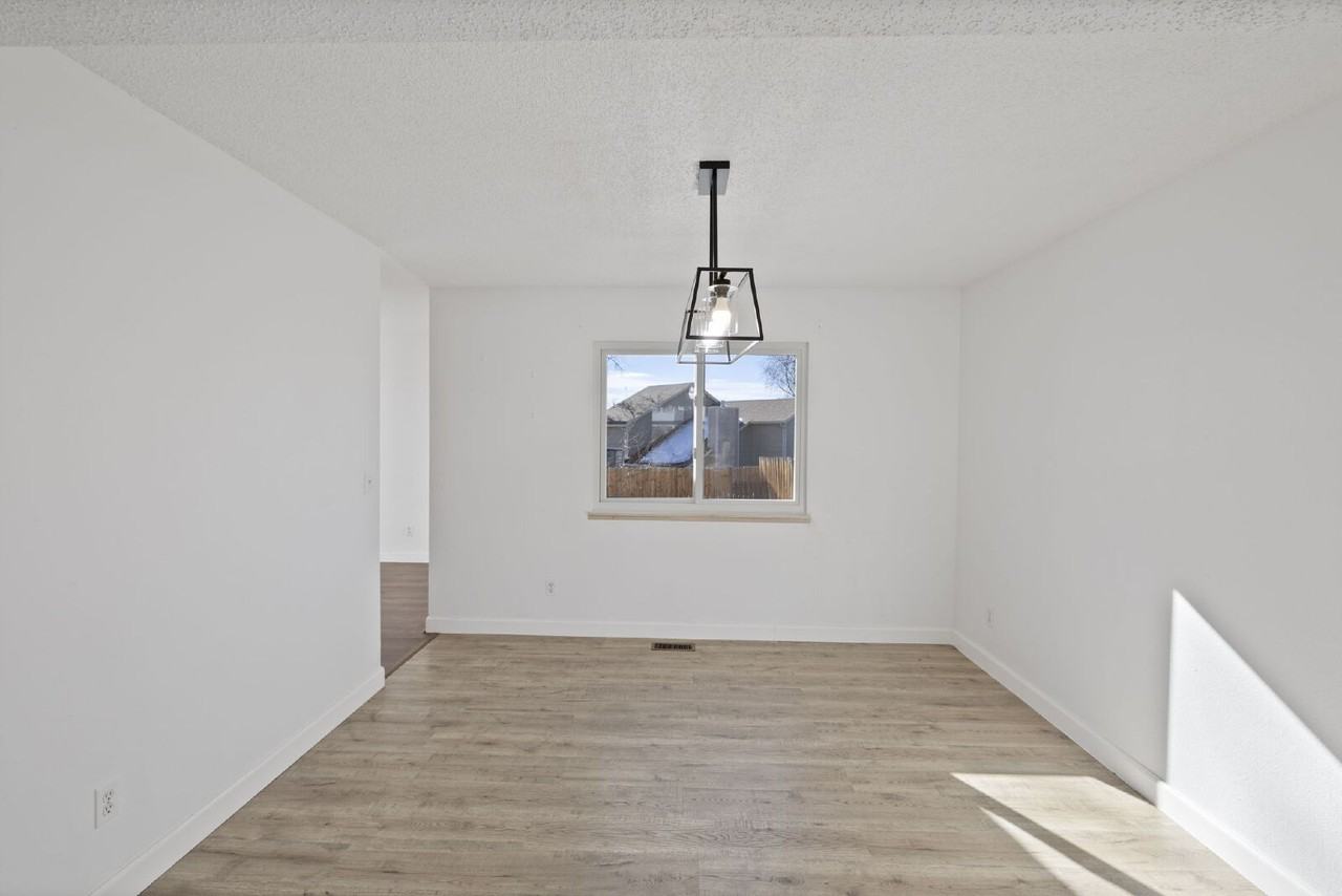 825 Hubbell Dr - Photo 5 of 40