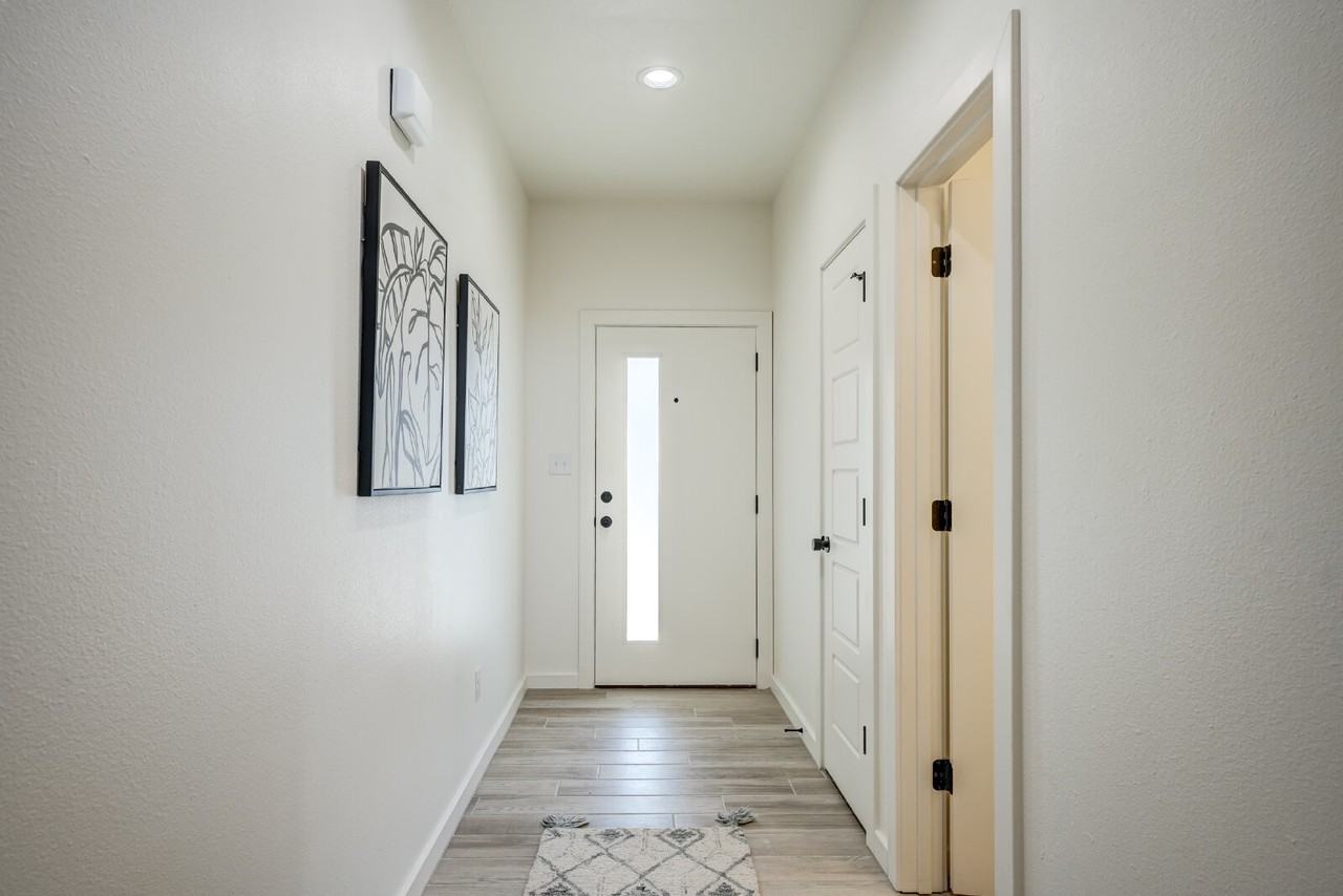 310 Homestead Ave - Photo 5 of 30