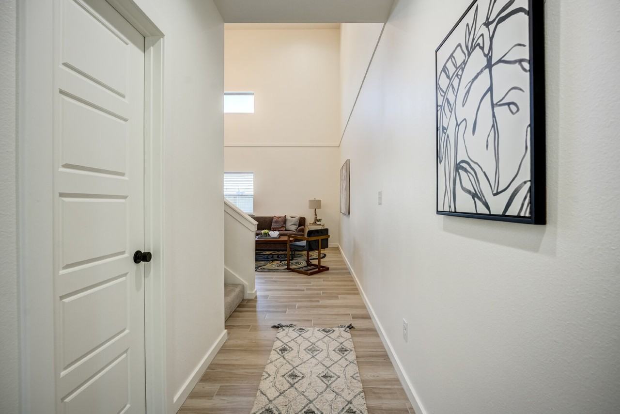 310 Homestead Ave - Photo 7 of 30