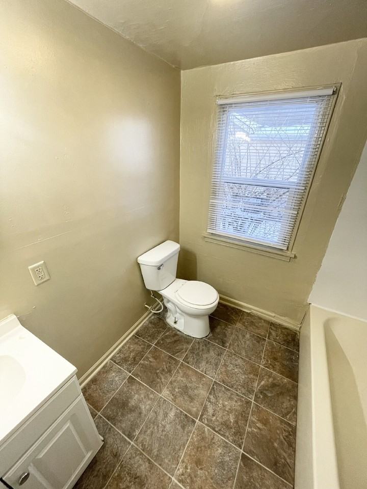 2037 North Luett Avenue - Photo 4 of 6