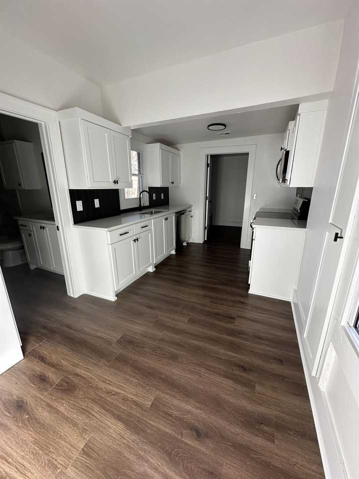 2306 Nw 16th St - Photo 6 of 8