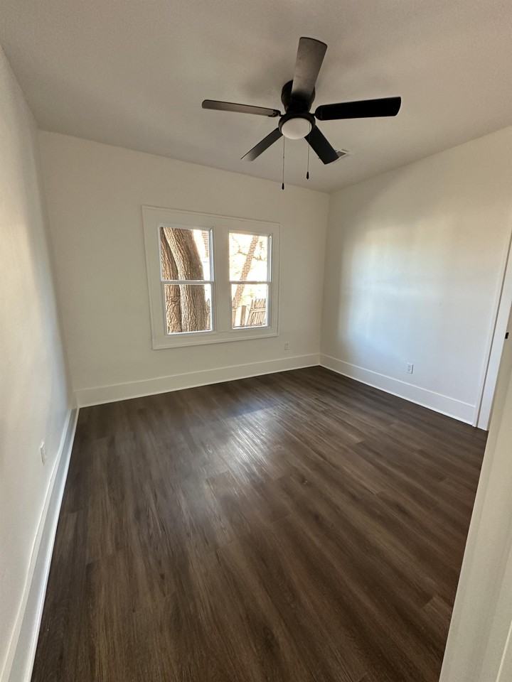 2306 Nw 16th St - Photo 2 of 8