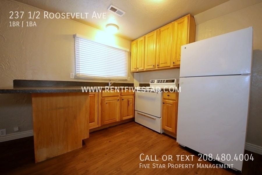 237 1/2 Roosevelt Ave - Photo 6 of 15