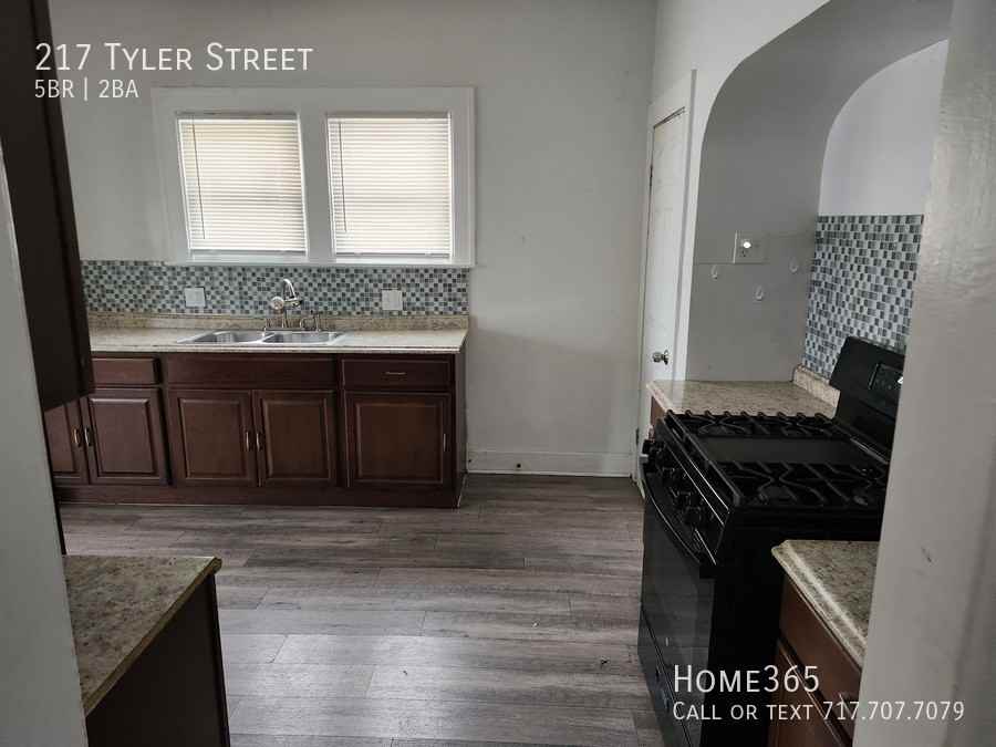 217 Tyler St - Photo 2 of 12