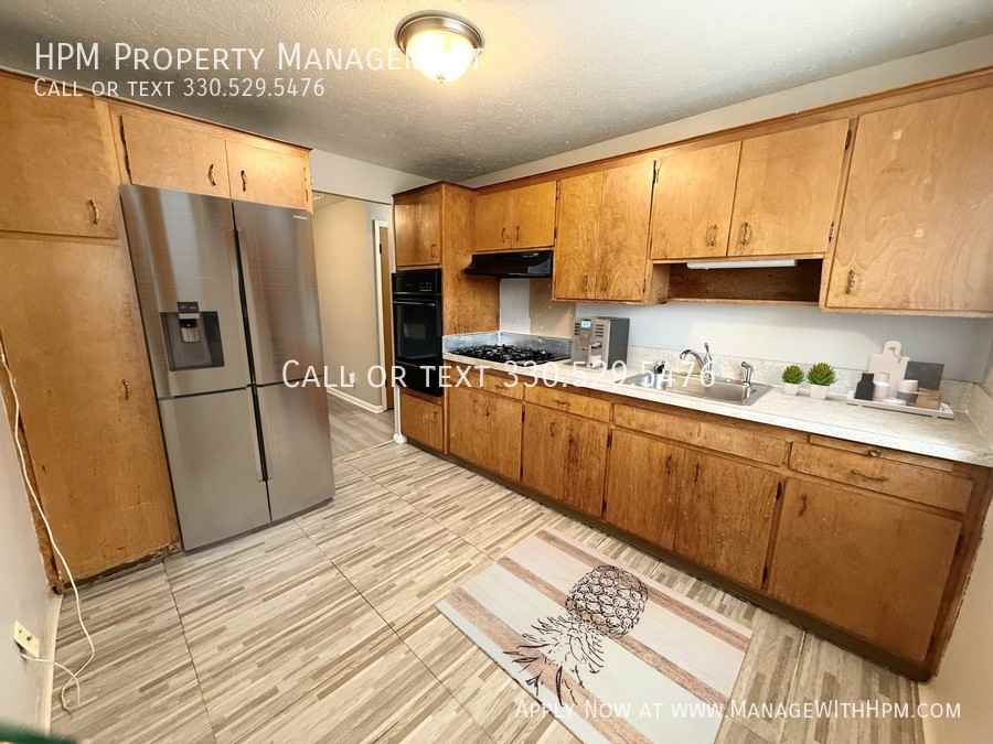 842 South Green Road #5 - Photo 3 of 11