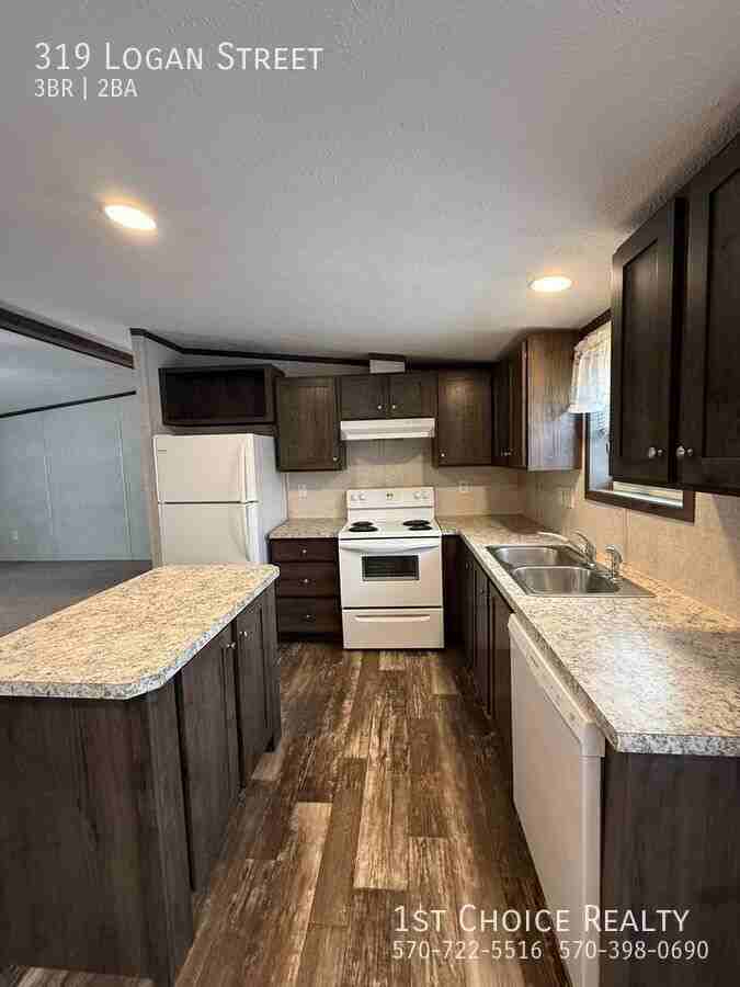 319 Logan Street - Photo 3 of 26