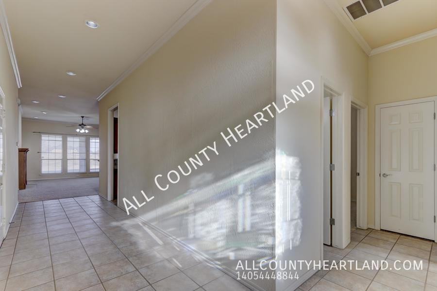 15813 Traditions Blvd - Photo 3 of 34