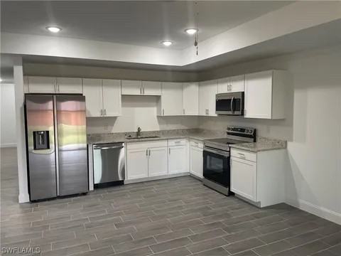 320 320/322 Ivan Ave S #322 - Photo 5 of 16