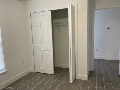 320 320/322 Ivan Ave S #322 - Photo 6 of 16