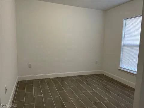 320 320/322 Ivan Ave S #322 - Photo 7 of 16