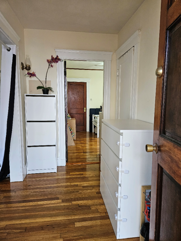 152 Raymond St #152RAYMOND - Photo 4 of 9