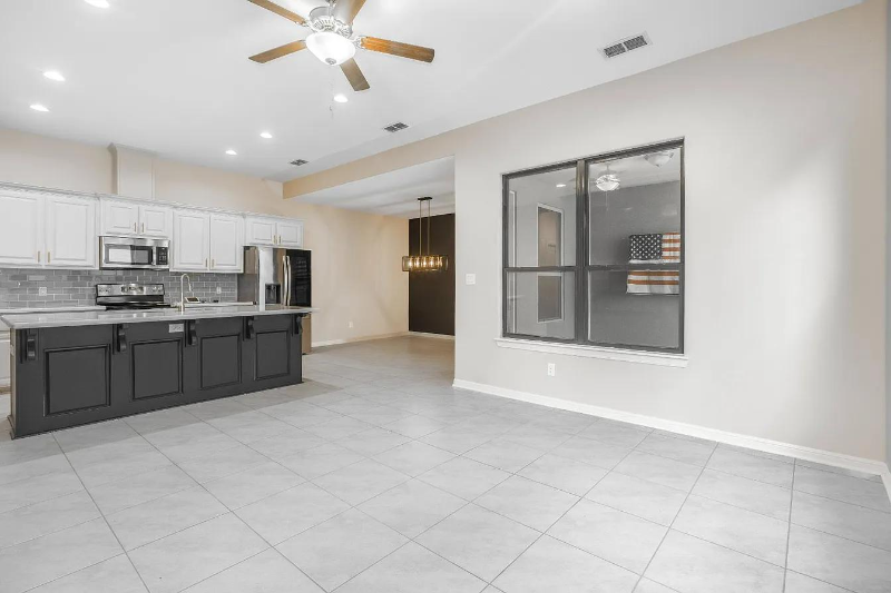10308 N 13th St - Photo 3 of 18