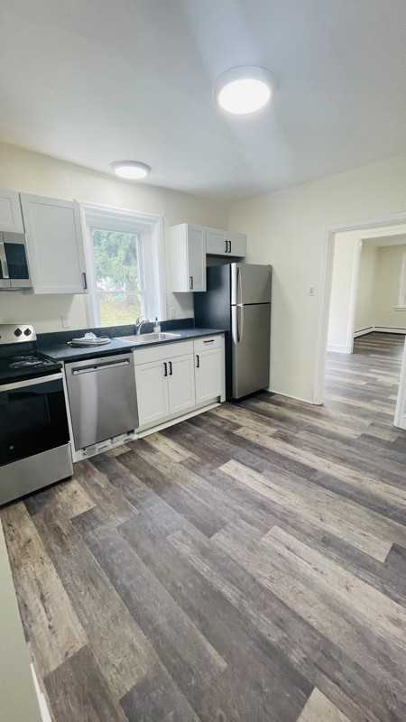 825 Maple Ave - Photo 2 of 23