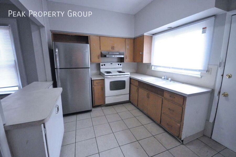 207 East Lane Avenue - Photo 5 of 19