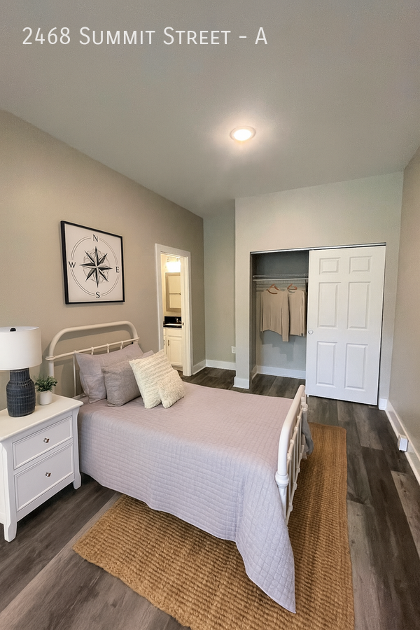 2468 Summit St #A - Photo 4 of 29