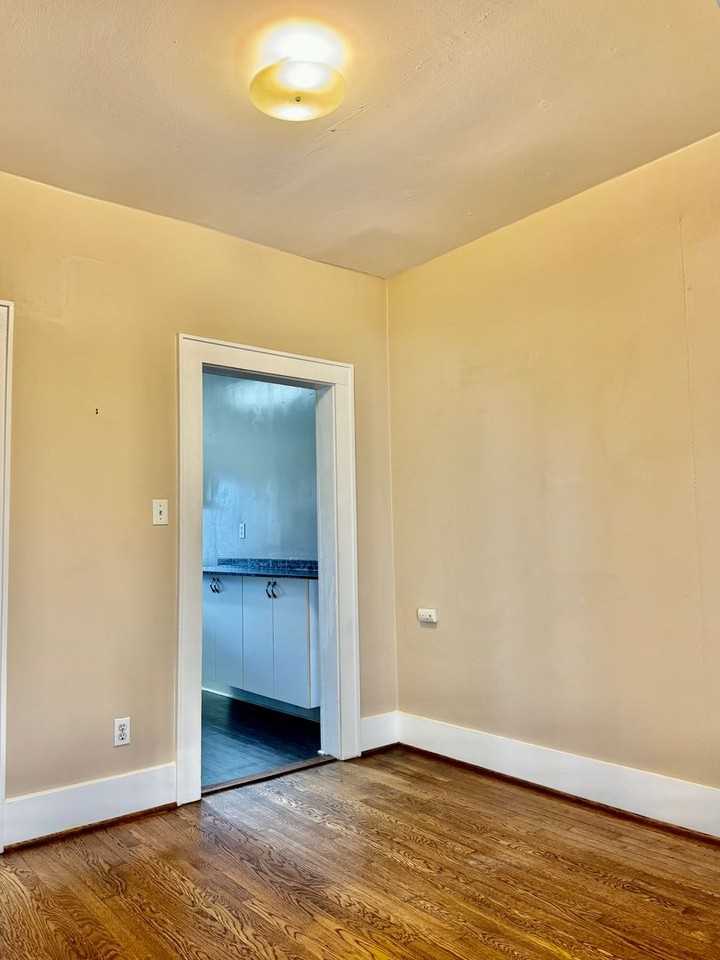 605 W Saulnier St #4 - Photo 5 of 18