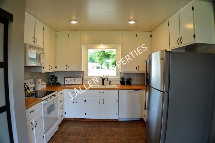 2219 Sunset Ave - Photo 3 of 28