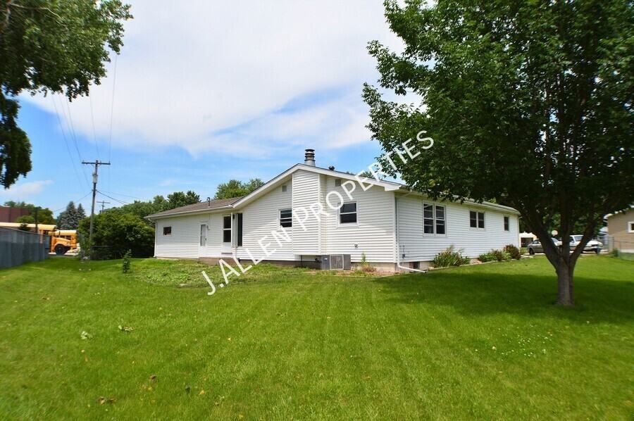 2219 Sunset Ave - Photo 6 of 28