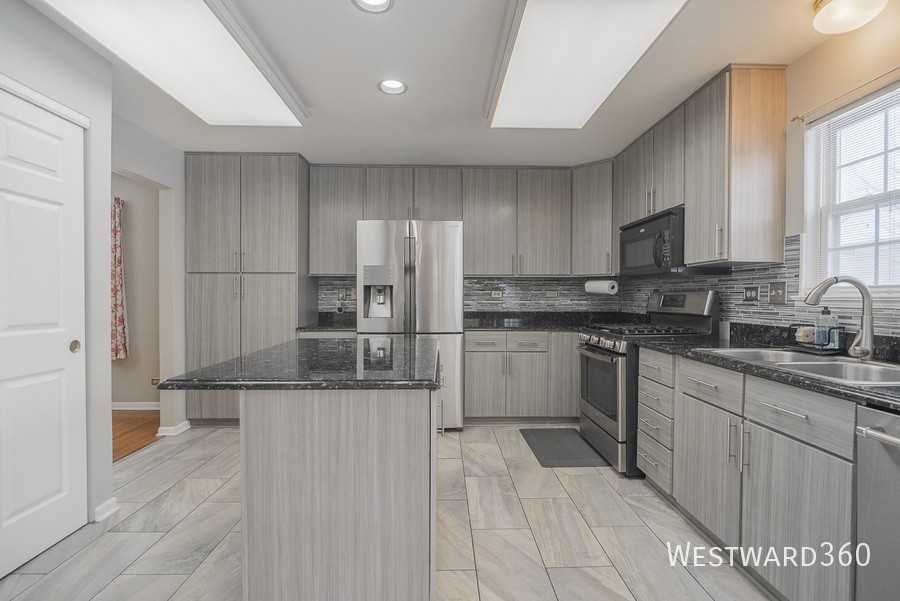 164 Forestview Ct - Photo 4 of 40