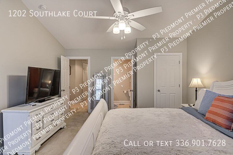 1202 Southlake Court - Photo 4 of 35