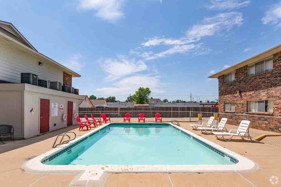 Hollywood Apartments - Photo 4 of 11