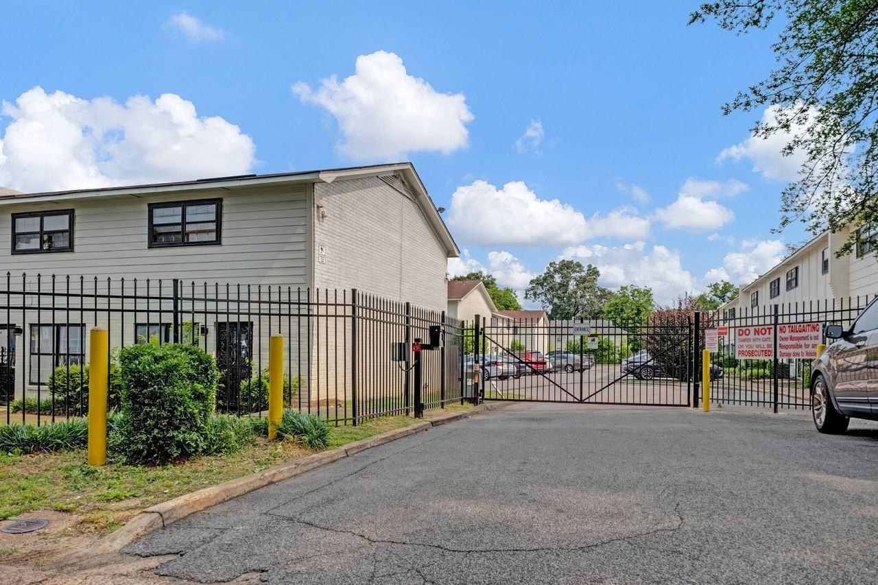 3457 Pruett Ct - Photo 2 of 15