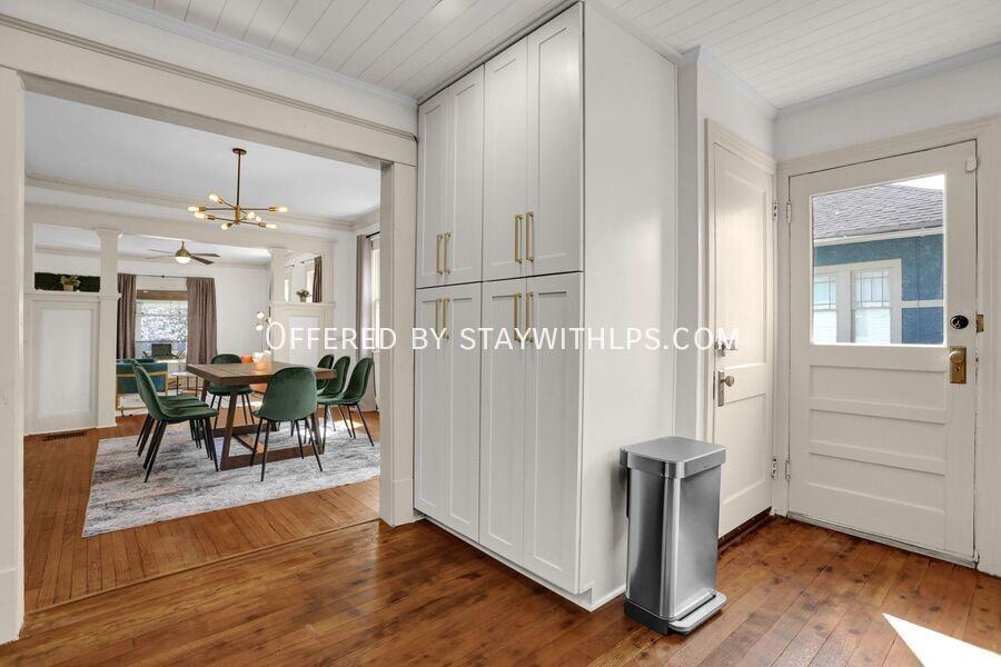 397 Angelus St - Photo 3 of 43