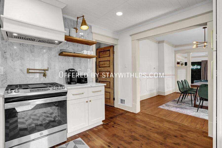 397 Angelus St - Photo 7 of 43