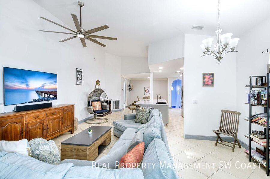 27020 Adriana Cir #201 - Photo 4 of 28