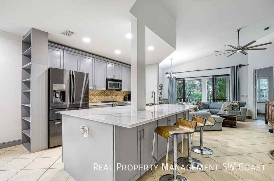 27020 Adriana Cir #201 - Photo 5 of 28