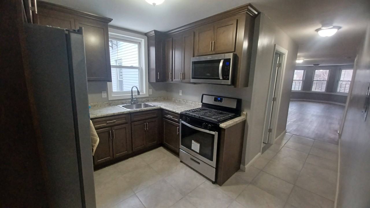 815-817 Randall Street - Photo 2 of 3