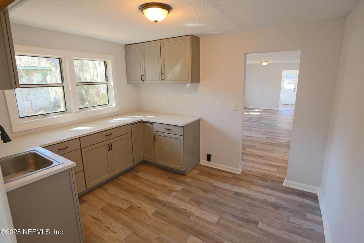 505 N 9th St #505 - Photo 4 of 29