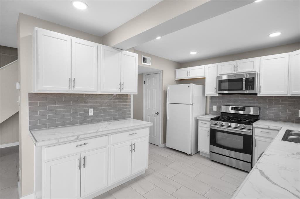 2302 Valleywood Drive #2302