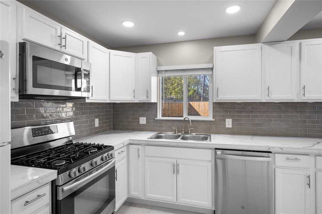 2302 Valleywood Drive #2302 - Photo 3 of 31