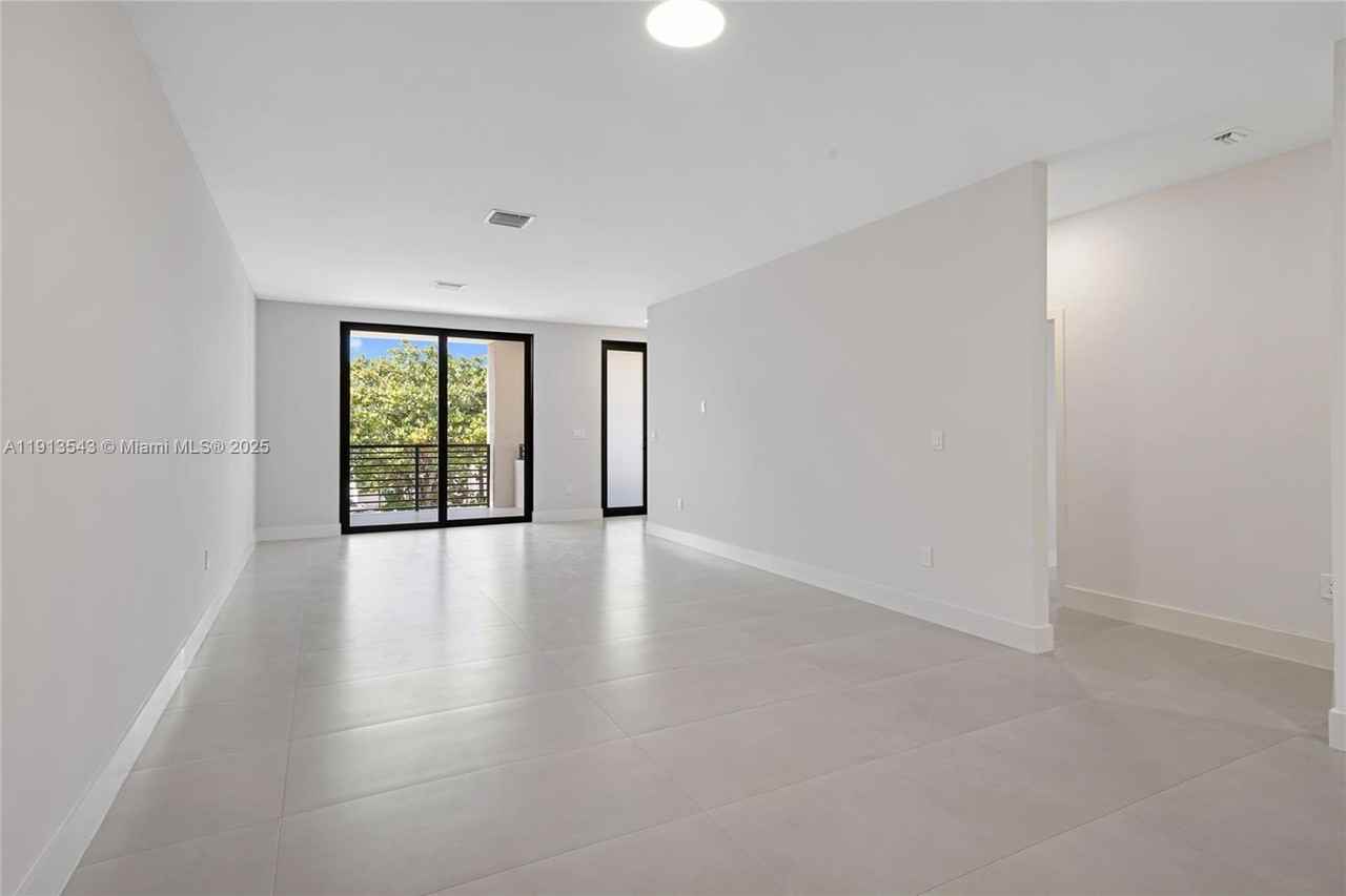 4313 E 8th Ct #4313B