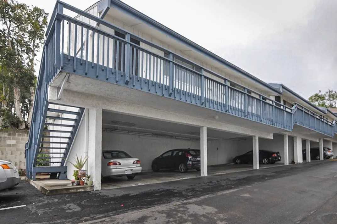 1271 34th Street #1271-33 - Photo 3 of 6